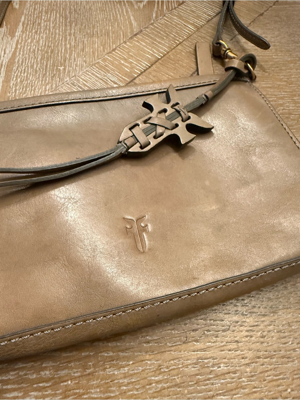 FRYE Women's Metallic Taupe Crossbody Bag - Sleek Everyday Carry - Picture 8 of 11